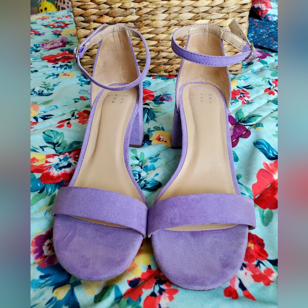 A New Day Michaela Mid Block Heel Violet Sz 7 Sandal